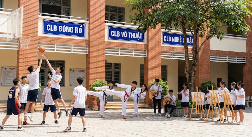 Hinh anh cau be tham gia hoat dong ngoai khoa